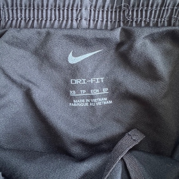 Nike Dri-fit women's running shorts size XS - Picture 2 of 2